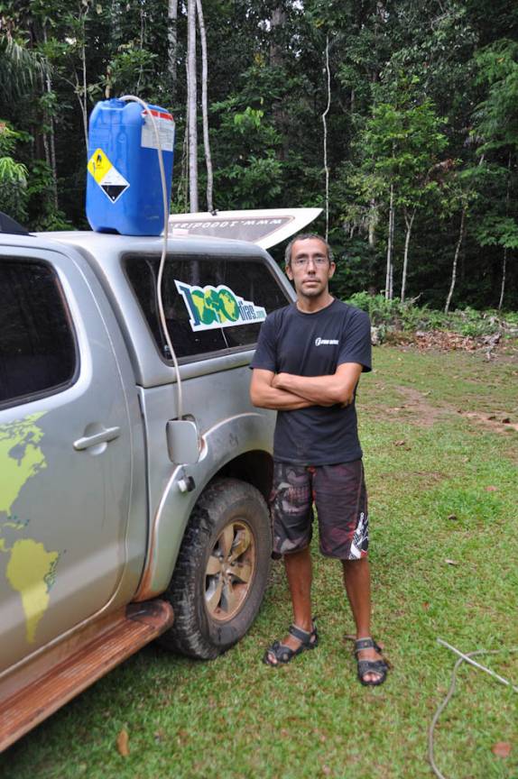 Reabastecendo a Fiona na reserva de Iwokrama, na Guiana